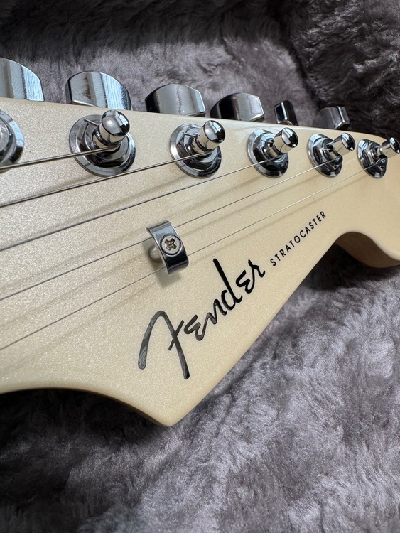 Fender Limited Edition American Showcase（ピアノ・楽器・PA機材）の商品画像 - 査定依頼日：2026年5月4日 - 最高査定価格：160,000円