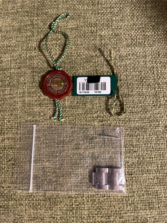 ロレックス GMTマスター 16710LN（高級時計）の商品画像 - 査定依頼日：2025年11月23日 - 最高査定価格：1,780,000円