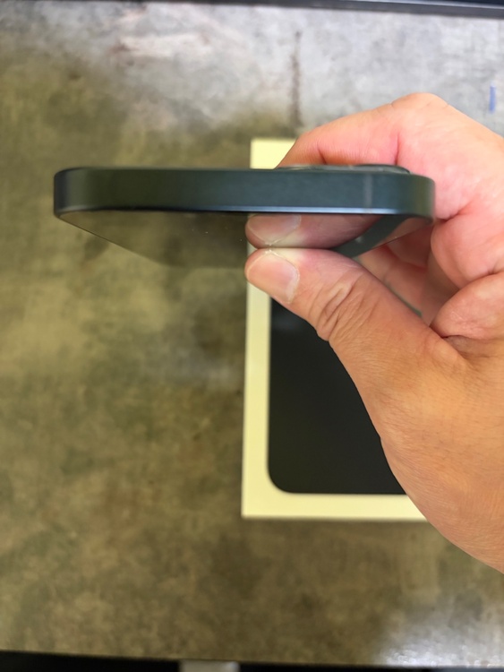 iPhone iPhone 13 512GB SIMフリー（スマホ）の商品画像 - 査定依頼日：2026年8月2日 - 最高査定価格：50,000円