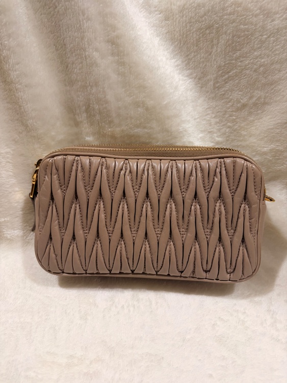 ミュウミュウ  （ブランドバッグ）の商品画像 - 査定依頼日：2026年3月16日 - 最高査定価格：55,000円