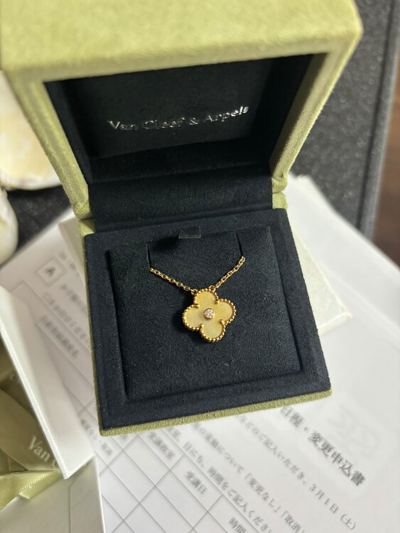 ヴァンクリーフ  ホリデー（宝石）の商品画像 - 査定依頼日：2025年4月19日 - 最高査定価格：600,000円