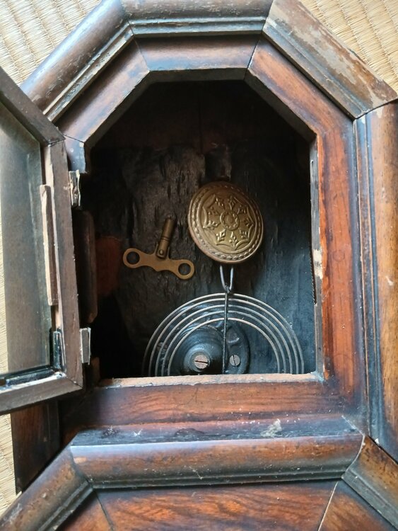 古い掛け時計（美術品・骨董品）の商品画像 - 査定依頼日：2026年3月22日 - 最高査定価格：2,000円