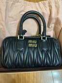 ミュウミュウ  （ブランドバッグ）の商品画像 - 査定依頼日：2025年2月8日 - 最高査定価格：270,000円