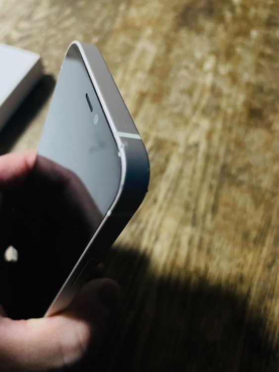 iPhone 12 mini ホワイト（スマホ）の商品画像 - 査定依頼日：2025年10月5日 - 最高査定価格：15,000円