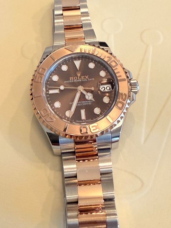 ヨットマスター37チョコ（高級時計）の商品画像 - 査定依頼日：2025年8月13日 - 最高査定価格：2,100,000円