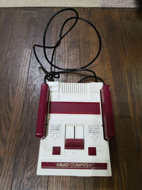 ツインファミコン（ゲーム機本体・ゲームソフト）の商品画像 - 査定依頼日：2022年9月12日 - 最高査定価格：11,000円