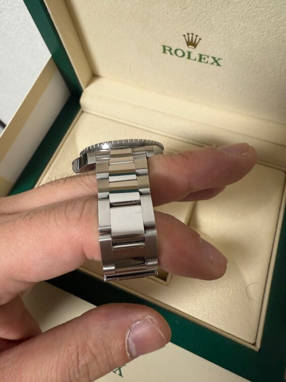 ロレックス GMTマスター 126710blr（高級時計）の商品画像 - 査定依頼日：2024年12月17日 - 最高査定価格：2,860,000円