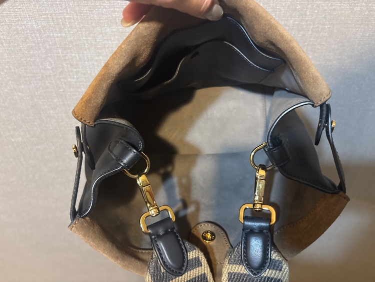 フェンディ  （ブランドバッグ）の商品画像 - 査定依頼日：2025年7月2日 - 最高査定価格：70,000円