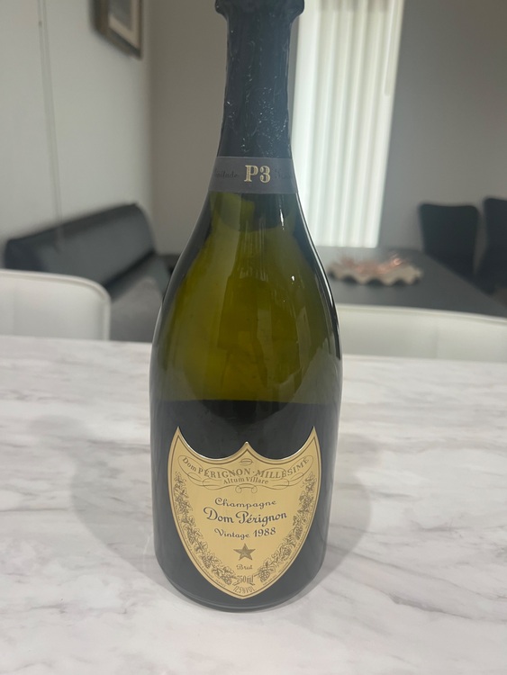 シャンパン ドン・ペリニヨン （お酒）の商品画像 - 査定依頼日：2025年6月8日 - 最高査定価格：330,000円