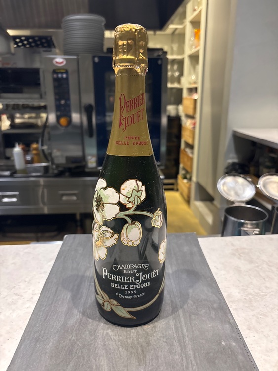 シャンパン サロン （お酒）の商品画像 - 査定依頼日：2025年11月10日 - 最高査定価格：329,500円