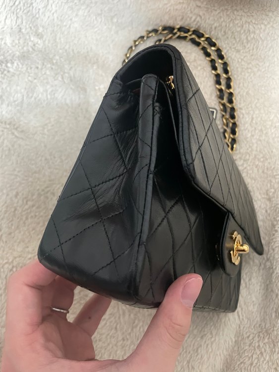 ダブルチェーンダブルフラップ（ブランドバッグ）の商品画像 - 査定依頼日：2022年9月20日 - 最高査定価格：400,000円