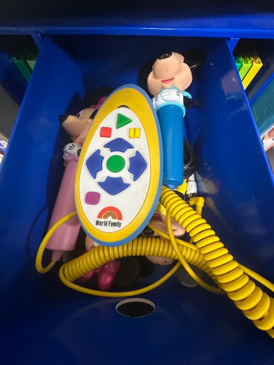 ワールドファミリー2016（古本）の商品画像 - 査定依頼日：2025年9月2日 - 最高査定価格：30,000円