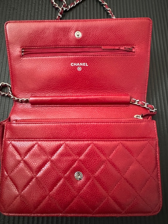 CHANEL マトラッセ　レッド　型番不明（ブランドバッグ）の商品画像 - 査定依頼日：2025年9月22日 - 最高査定価格：285,000円