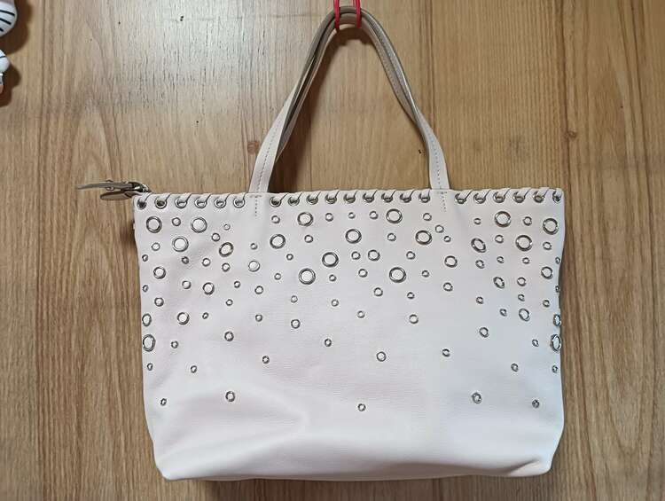 フェラガモ  （ブランドバッグ）の商品画像 - 査定依頼日：2025年4月23日 - 最高査定価格：7,000円