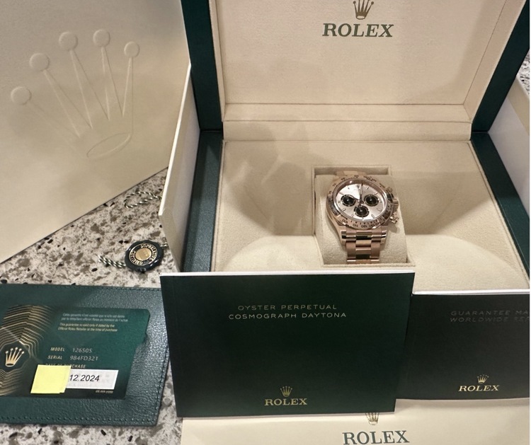 オイスター、40 mm、エバーローズゴールド リファレンス 126505（高級時計）の商品画像 - 査定依頼日：2026年3月15日 - 最高査定価格：100,000円