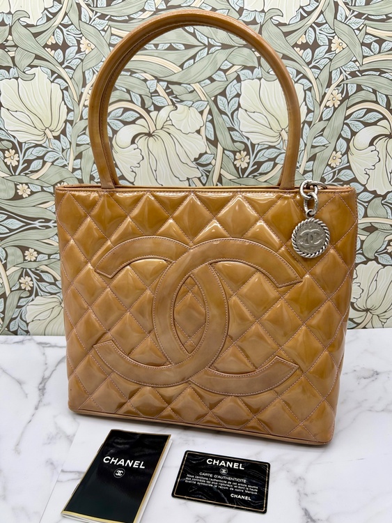 発覚トート（ブランドバッグ）の商品画像 - 査定依頼日：2026年2月21日 - 最高査定価格：70,000円