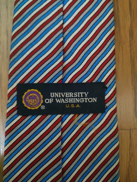 UNIVERSITY OF WASHINGTON（古着・ファッション）の商品画像 - 査定依頼日：2026年4月30日