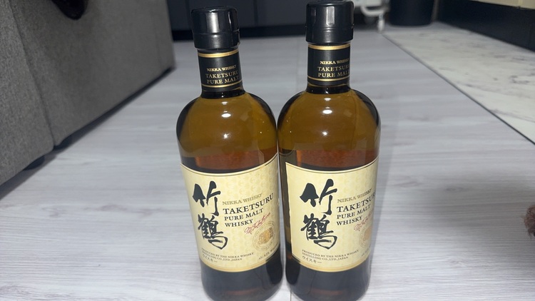 シャンパン アルマン・ド・ブリニャック （お酒）の商品画像 - 査定依頼日：2025年9月30日 - 最高査定価格：125,000円