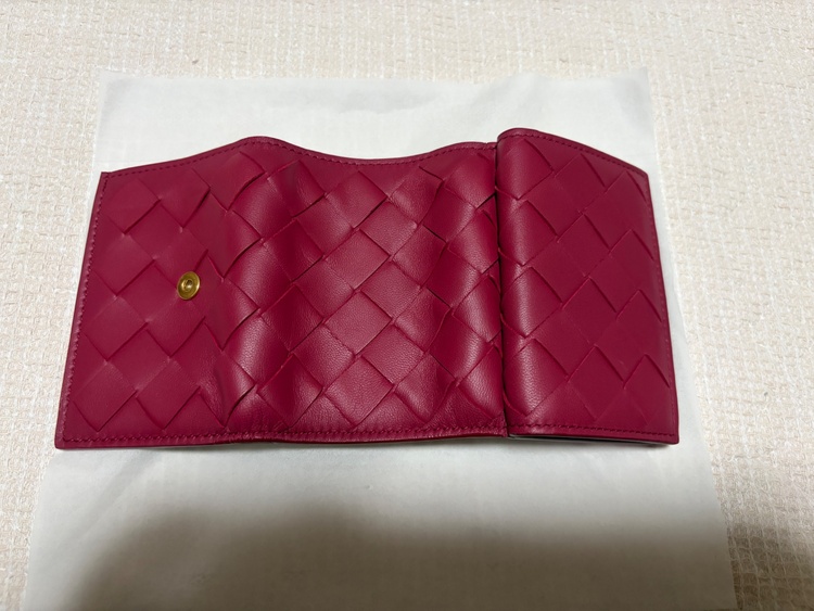 三つ折り財布（ブランド財布・小物）の商品画像 - 査定依頼日：2026年5月17日 - 最高査定価格：100,000円
