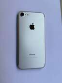 iphone7（スマホ）の商品画像 - 査定依頼日：2024年1月15日 - 最高査定価格：2,000円