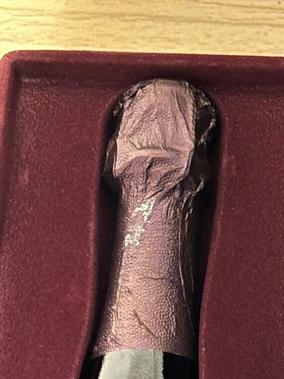 ドンペリニョン　ロゼ　1995（お酒）の商品画像 - 査定依頼日：2025年4月6日 - 最高査定価格：32,000円