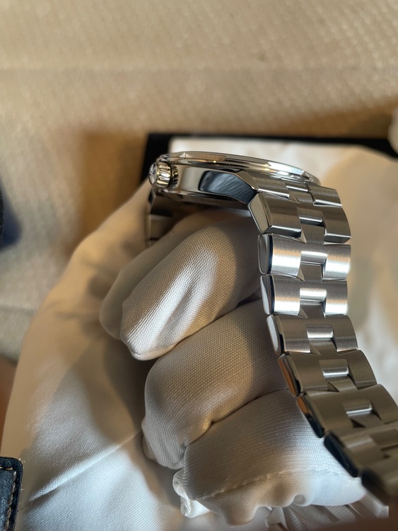 ヴァシュロン コンスタンタン オーヴァーシーズ 4500V/110A-b12（高級時計）の商品画像 - 査定依頼日：2025年9月19日 - 最高査定価格：3,350,000円