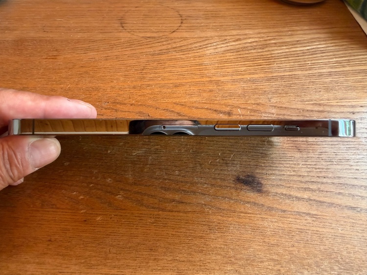 iPhone iPhone 13 Pro Max 256GB Softbank（スマホ）の商品画像 - 査定依頼日：2026年6月17日 - 最高査定価格：61,000円