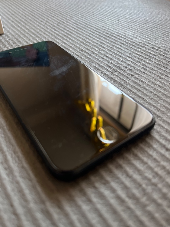 SE3（スマホ）の商品画像 - 査定依頼日：2026年5月31日 - 最高査定価格：6,100円
