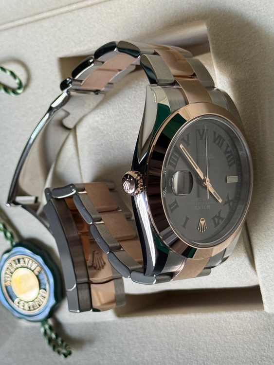 デイトジャスト 41  オイスタースチール＆エバーローズゴールド  リファレンス（高級時計）の商品画像 - 査定依頼日：2025年12月13日 - 最高査定価格：2,160,000円