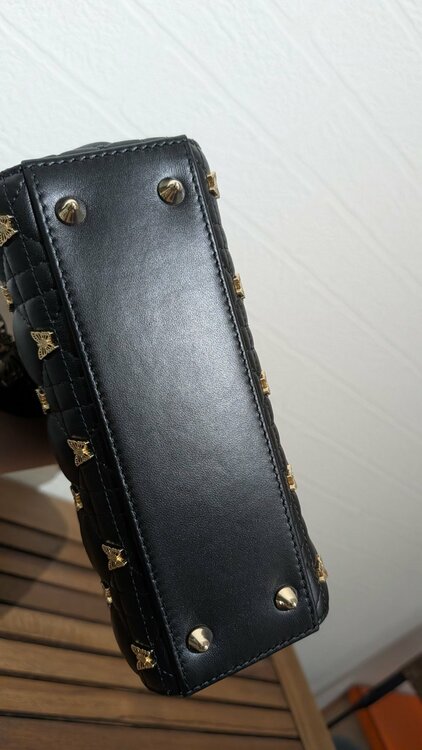 ディオールブックトート（ブランドバッグ）の商品画像 - 査定依頼日：2026年4月27日 - 最高査定価格：440,000円