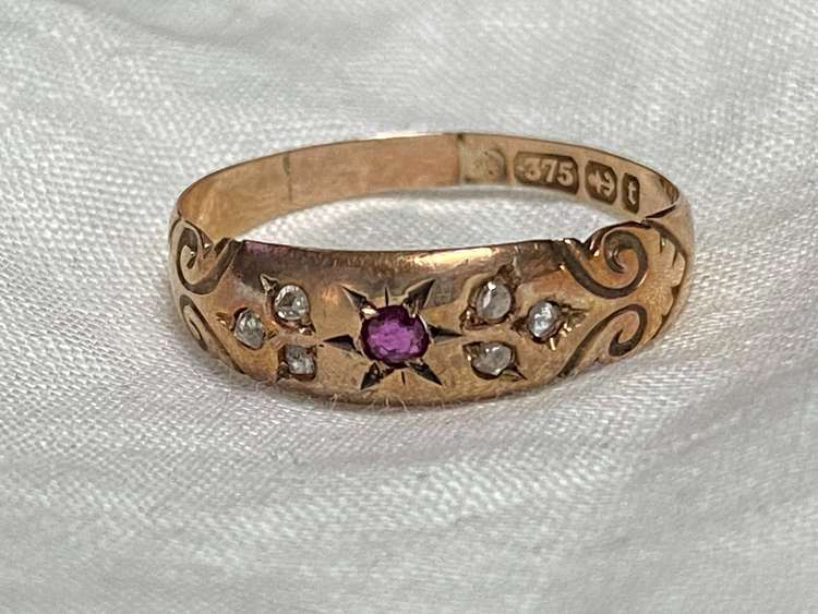 イギリスのアンティークリング　金　ルビー（金・貴金属）の商品画像 - 査定依頼日：2023年10月4日 - 最高査定価格：4,000円