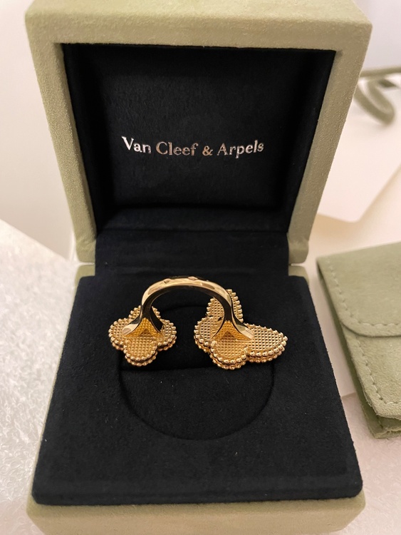 ヴァンクリーフ&アーペル　ラッキーリング（宝石）の商品画像 - 査定依頼日：2025年12月26日 - 最高査定価格：300,000円