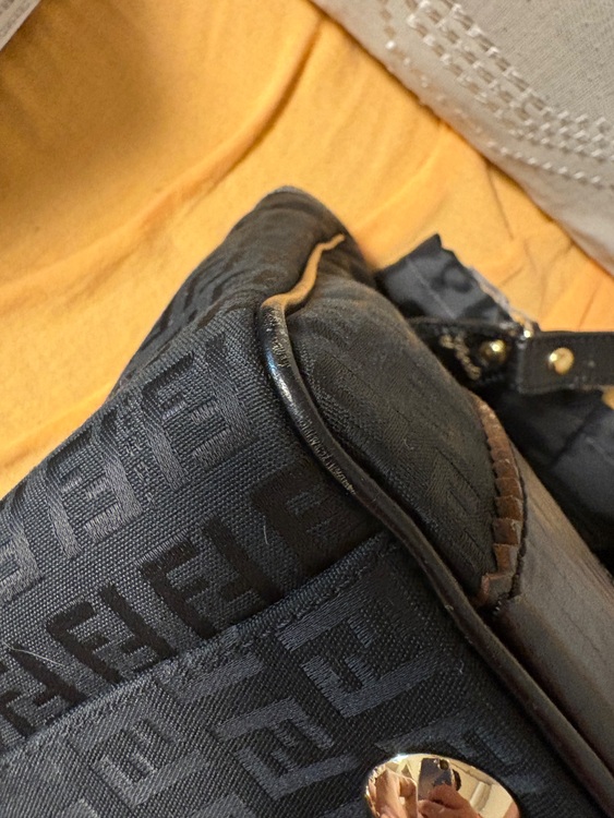 フェンディ  （ブランドバッグ）の商品画像 - 査定依頼日：2025年9月17日 - 最高査定価格：43,000円