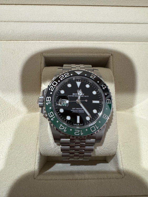 ロレックス GMTマスター （高級時計）の商品画像 - 査定依頼日：2025年6月5日 - 最高査定価格：2,400,000円