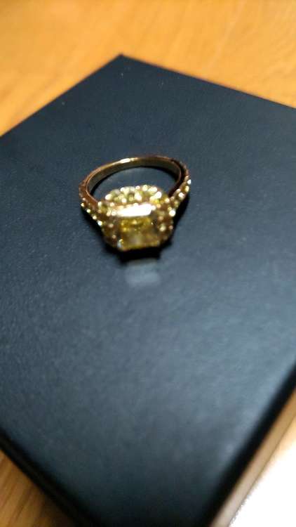 グラフイエローダイヤ2カラット（宝石）の商品画像 - 査定依頼日：2023年8月14日 - 最高査定価格：2,500,000円