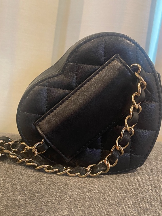 Chanel Heart bag（ブランドバッグ）の商品画像 - 査定依頼日：2026年5月28日 - 最高査定価格：360,000円
