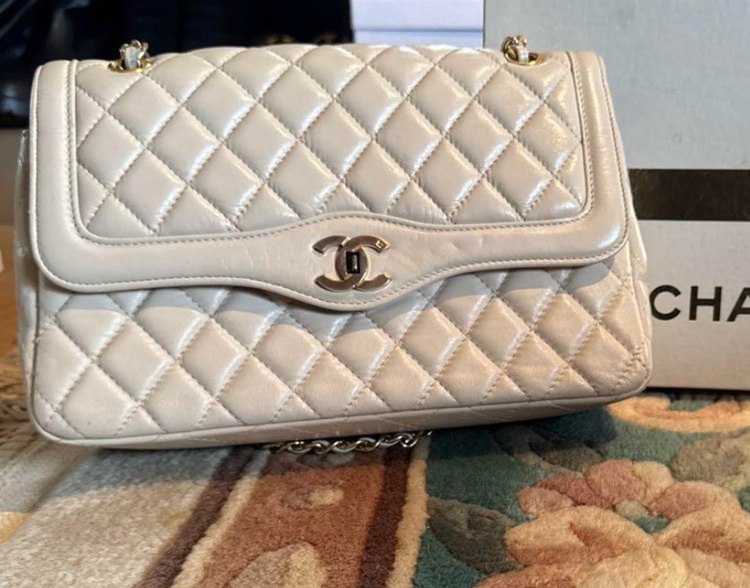 CHANEL アイボリー キルティング ショルダーバッグ（ブランドバッグ）の商品画像 - 査定依頼日：2025年7月30日 - 最高査定価格：200,000円