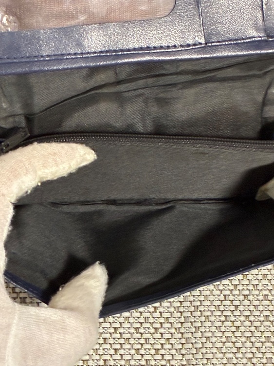 グッチ　シェリーライン　二つ折り長財布（ブランド財布・小物）の商品画像 - 査定依頼日：2025年9月30日 - 最高査定価格：100,000円