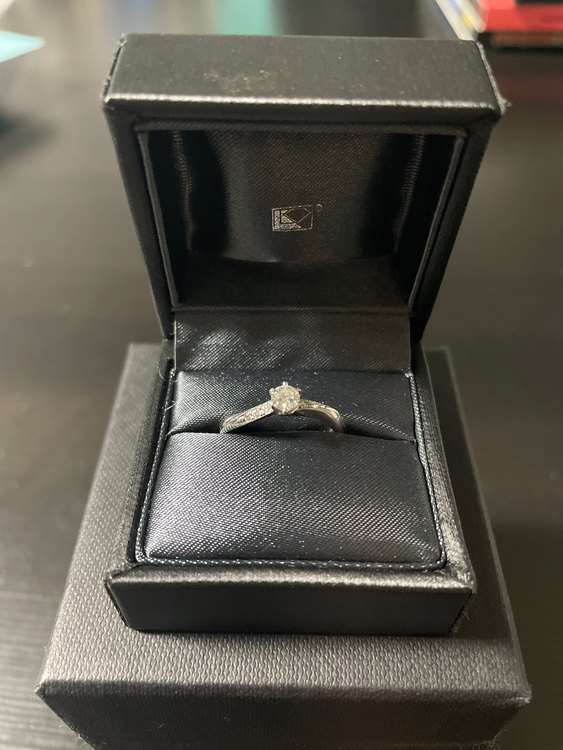 ラザールダイヤモンド　婚約指輪（金・貴金属）の商品画像 - 査定依頼日：2023年1月30日 - 最高査定価格：30,000円