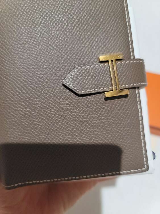 べアンコンパクト（ブランド財布・小物）の商品画像 - 査定依頼日：2025年5月4日 - 最高査定価格：130,000円