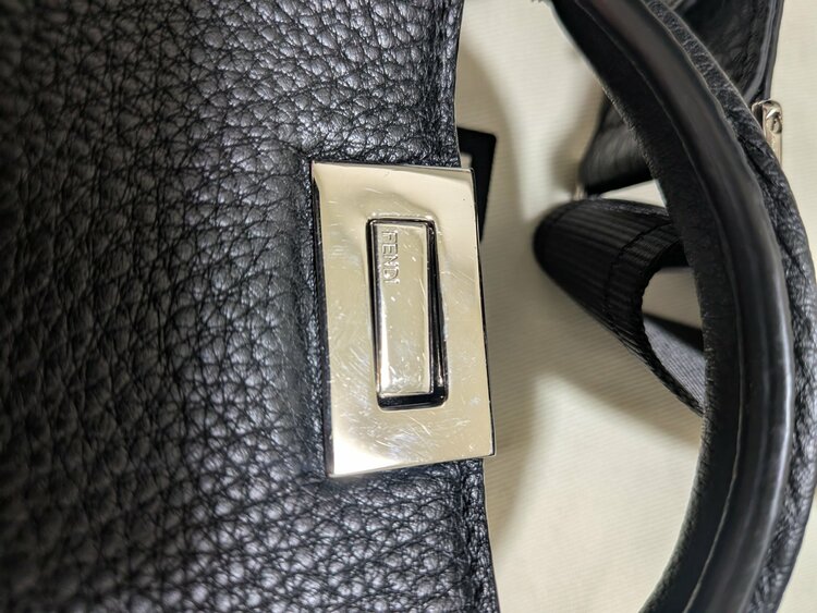 FENDI PEEKABOO ISeeU エックスクロス（ブランドバッグ）の商品画像 - 査定依頼日：2026年8月10日 - 最高査定価格：180,000円