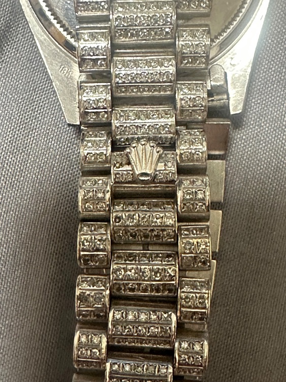 ロレックス デイデイト （高級時計）の商品画像 - 査定依頼日：2025年10月3日 - 最高査定価格：2,000,000円