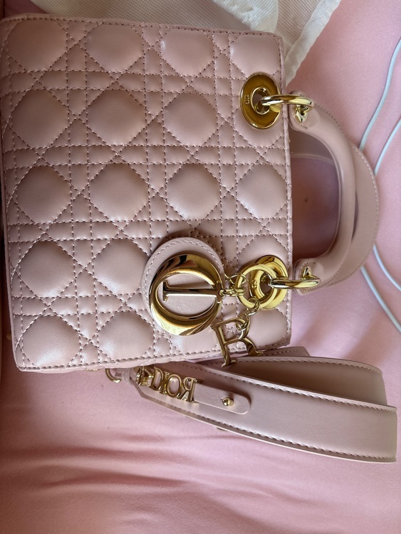 ディオール  （ブランドバッグ）の商品画像 - 査定依頼日：2025年8月22日 - 最高査定価格：400,000円