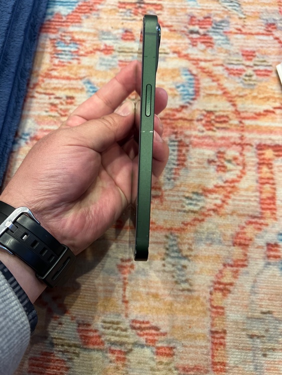 iPhone 13 128GB au（スマホ）の商品画像 - 査定依頼日：2026年3月8日 - 最高査定価格：20,000円