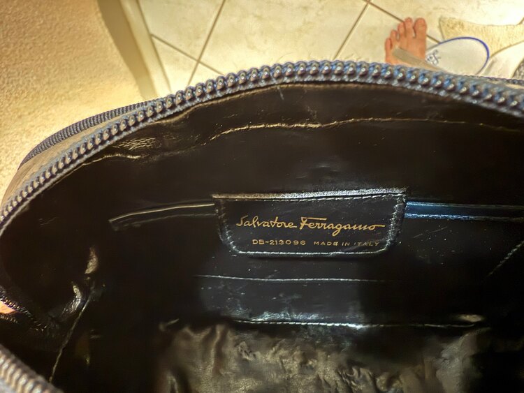 Vera リボンショルダーバッグ（ブランドバッグ）の商品画像 - 査定依頼日：2025年2月20日 - 最高査定価格：10,000円