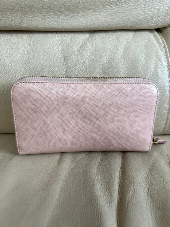 ヴァラ長財布（ブランド財布・小物）の商品画像 - 査定依頼日：2025年4月12日 - 最高査定価格：1,000円