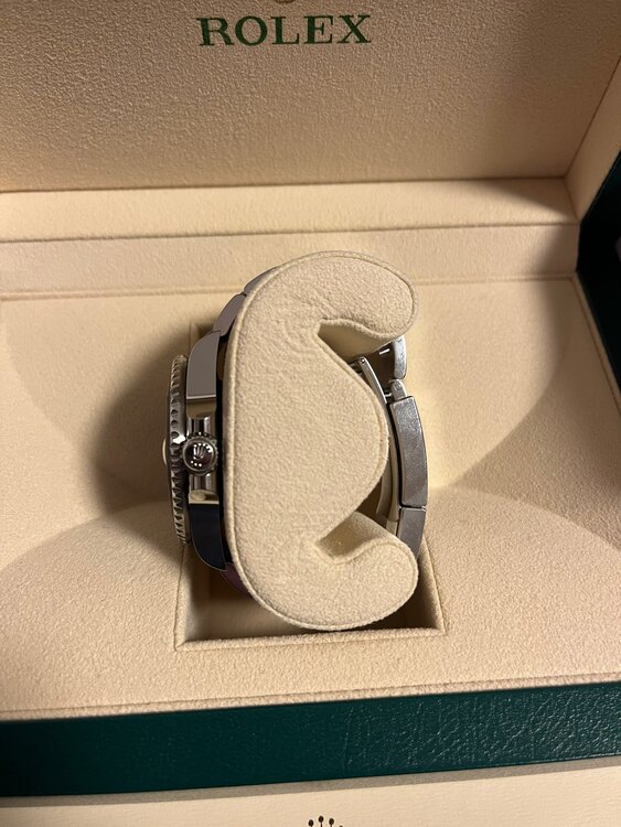 ロレックス GMTマスター 126710BLN（高級時計）の商品画像 - 査定依頼日：2025年1月5日 - 最高査定価格：2,300,000円