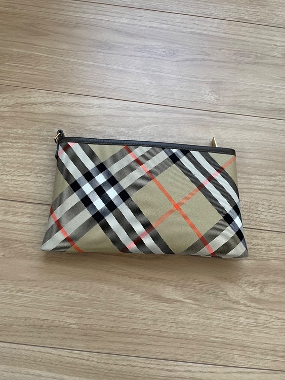 BURBERRY バッグ（ブランドバッグ）の商品画像 - 査定依頼日：2025年12月7日 - 最高査定価格：22,000円