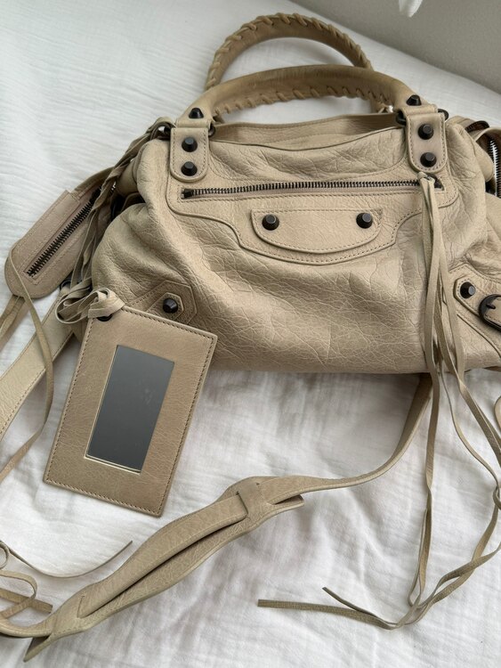 バレンシアガ シティ（ブランドバッグ）の商品画像 - 査定依頼日：2025年5月29日 - 最高査定価格：90,000円