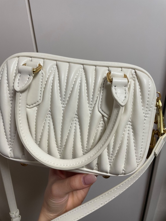 ミュウミュウ  （ブランドバッグ）の商品画像 - 査定依頼日：2026年2月24日 - 最高査定価格：130,000円